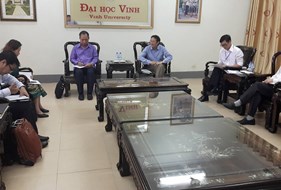  Đại sứ quán nước CHDCND Lào tại Việt Nam làm việc với lãnh đạo và lưu học sinh Lào của các trường có đào tạo LHS Lào tại Trường Đại học Vinh
