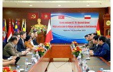 Trường Đại học Vinh làm việc với đoàn công tác của Đại sứ quán Ba Lan tại Việt Nam