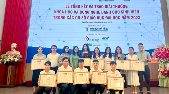  Sinh viên Trường Đại học Vinh đạt 3 giải Nhì Giải thưởng khoa học và công nghệ dành cho sinh viên trong cơ sở giáo dục đại học toàn quốc năm 2023